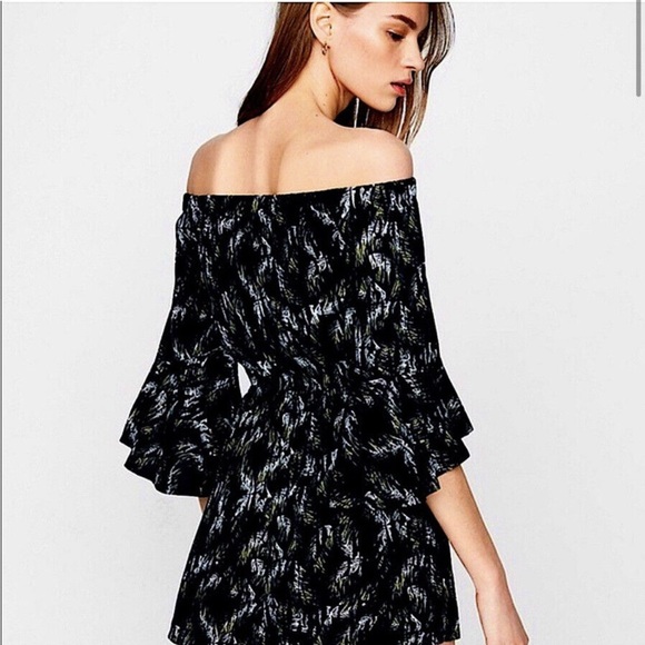 EXPRESS Off The Shoulder Black Green Leaf Tropical Romper. Small. - Picture 3 of 7